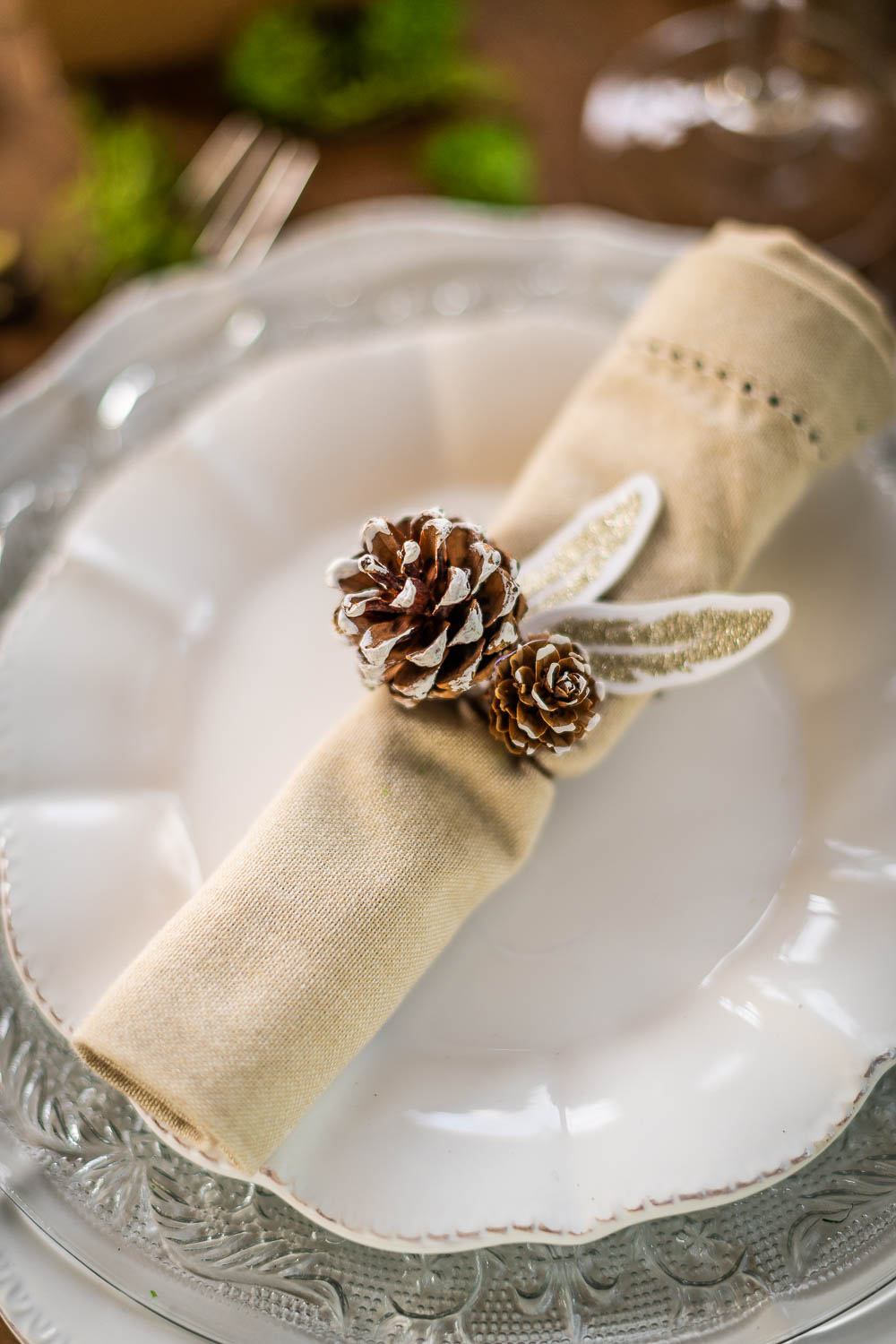 6-pommes-de-pin-enneigees-4-cm_319554_1