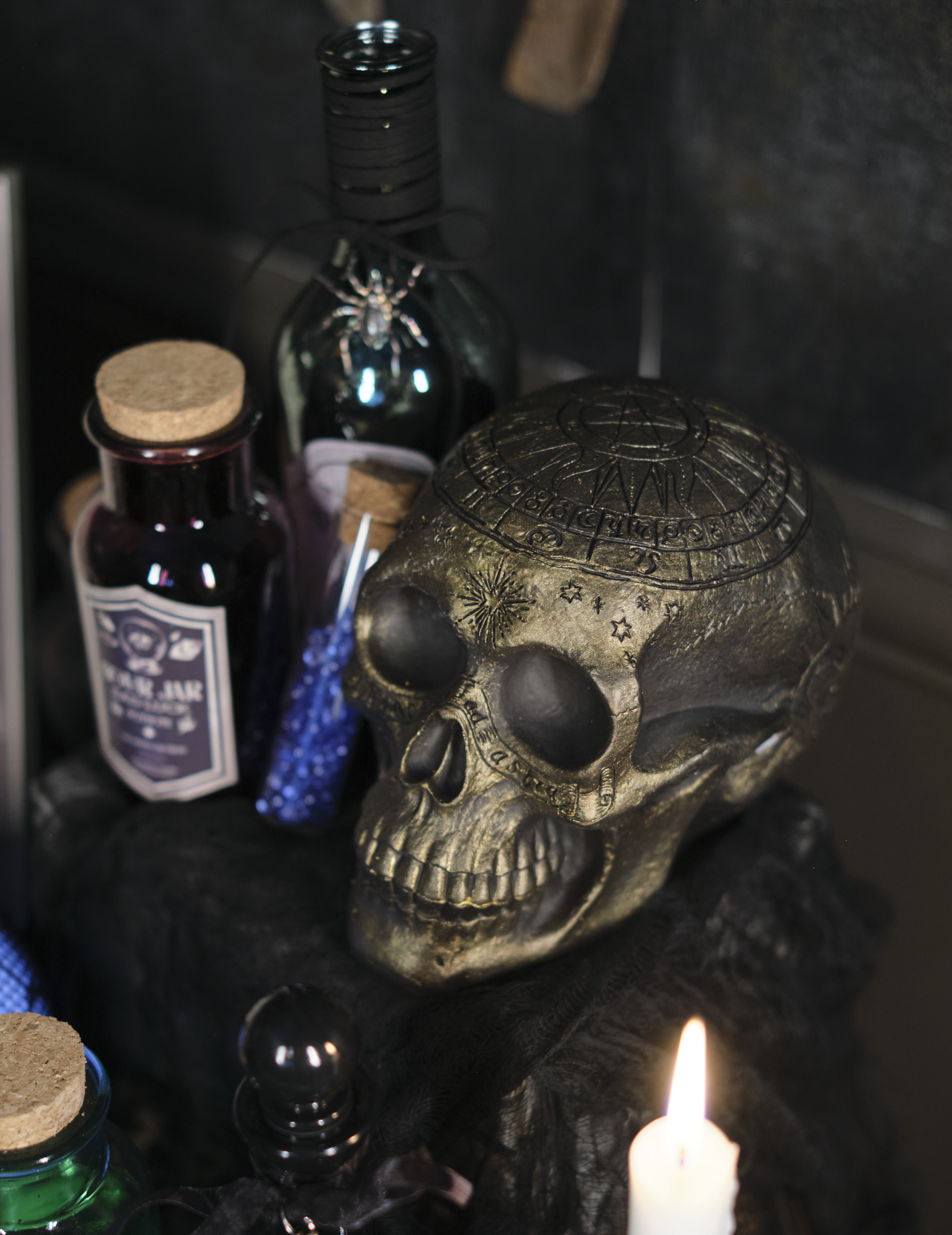 crane-de-squelette-avec-pentagramme-dore_346783_3