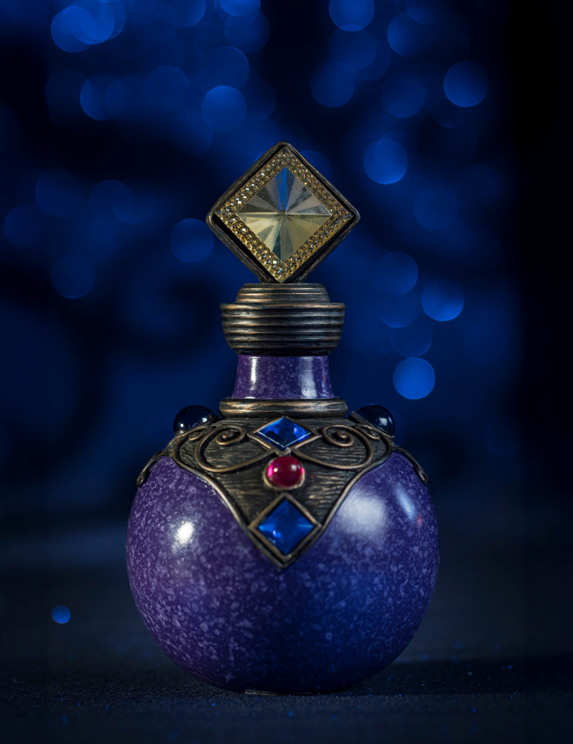 flacon-de-potion-violet-en-resine-16-5cm_348463_2