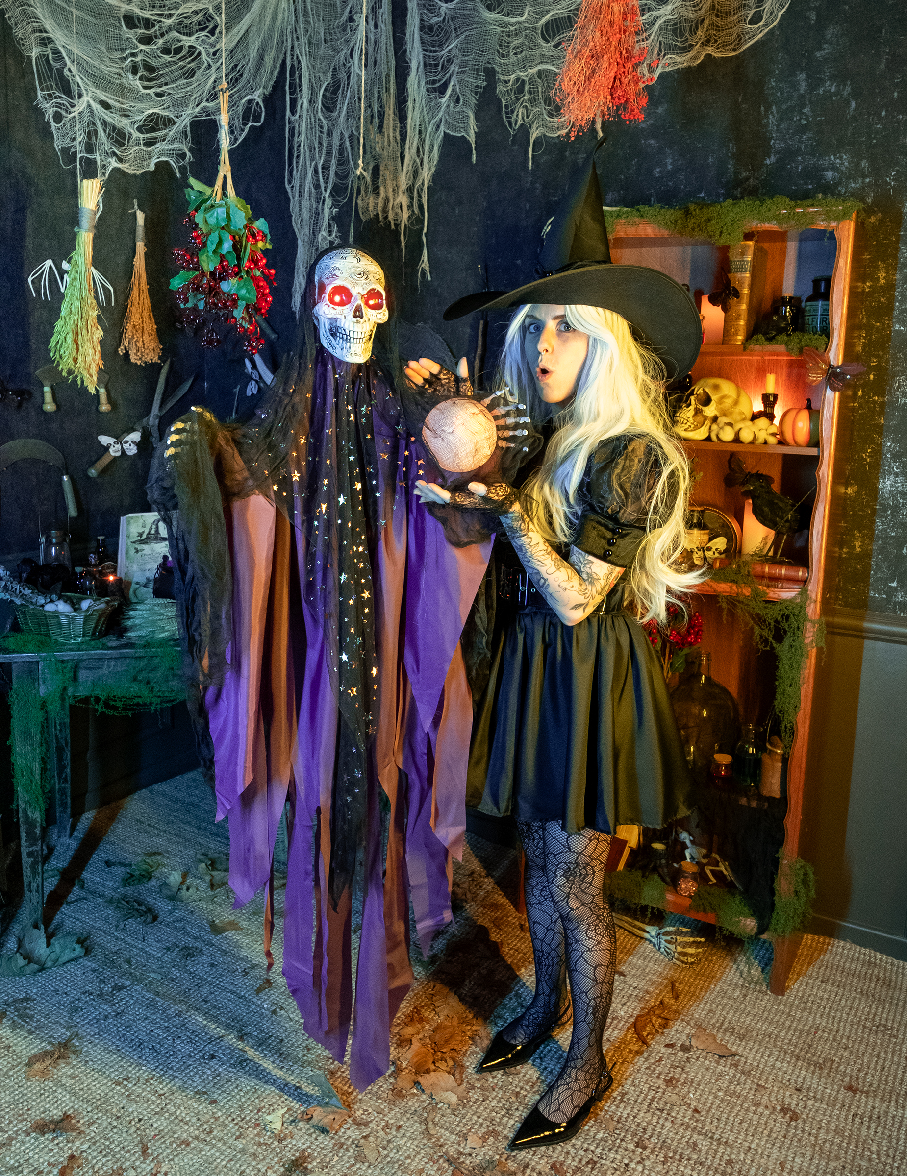 squelette-de-voyante-lumineux-et-sonore-180-cm_344373_1