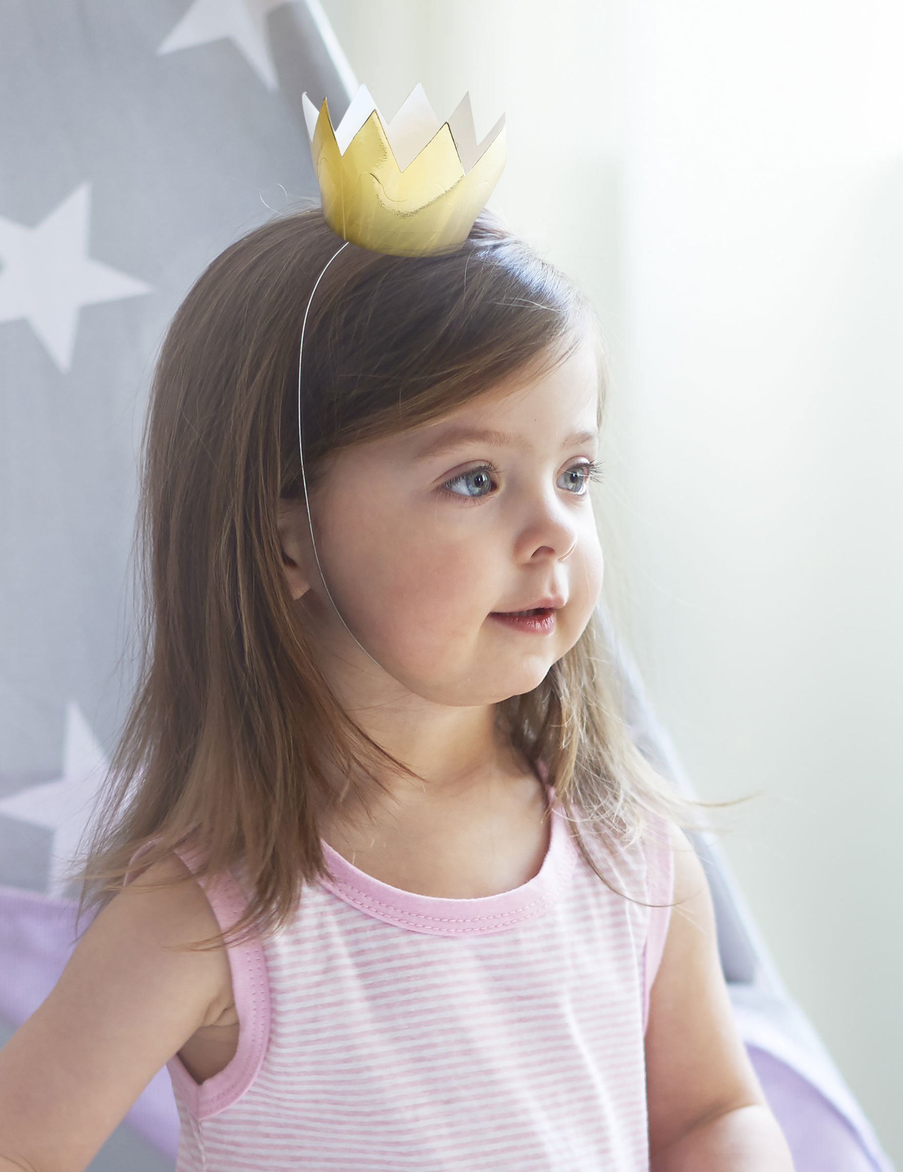 6-mini-couronnes-dorees-en-carton_233837