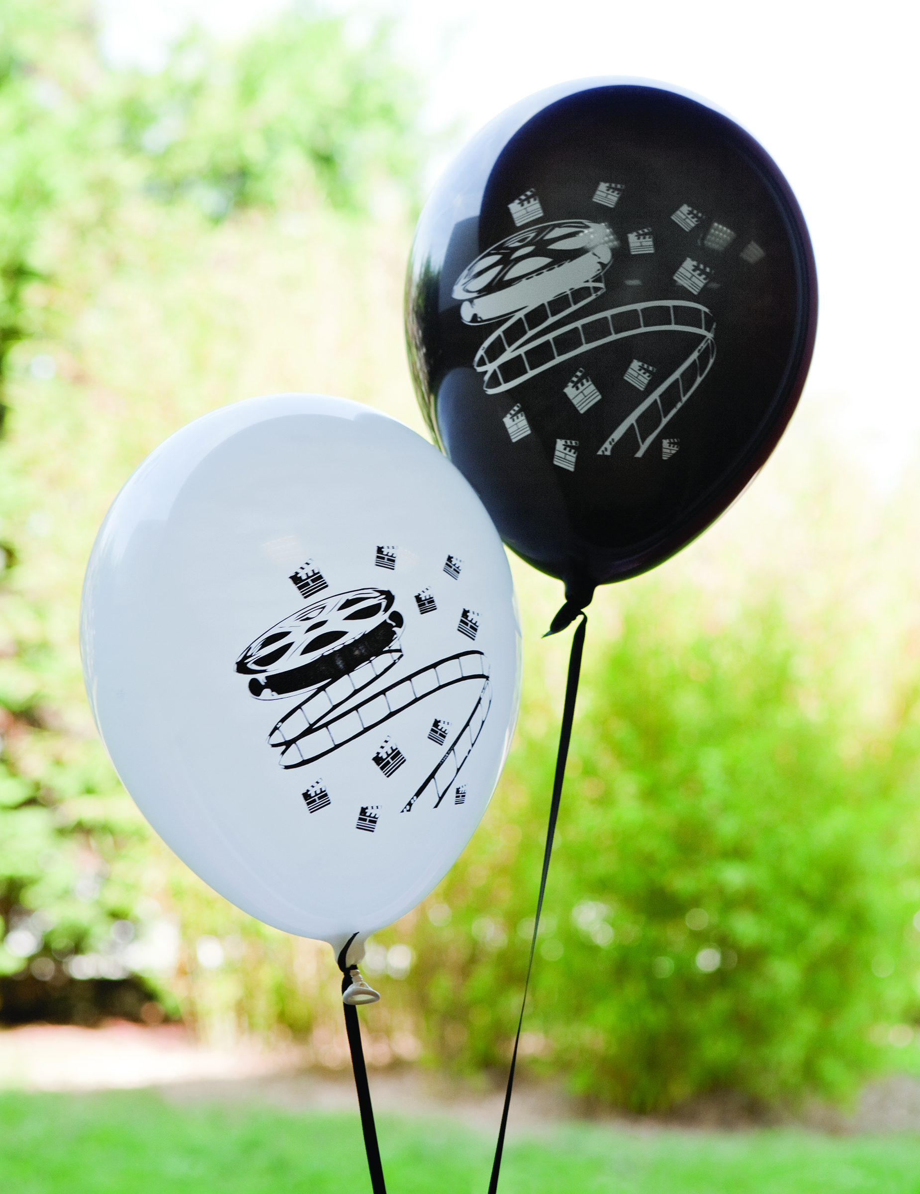 8-ballons-en-latex-cinema-noirs-et-blancs-30-cm_228762_1