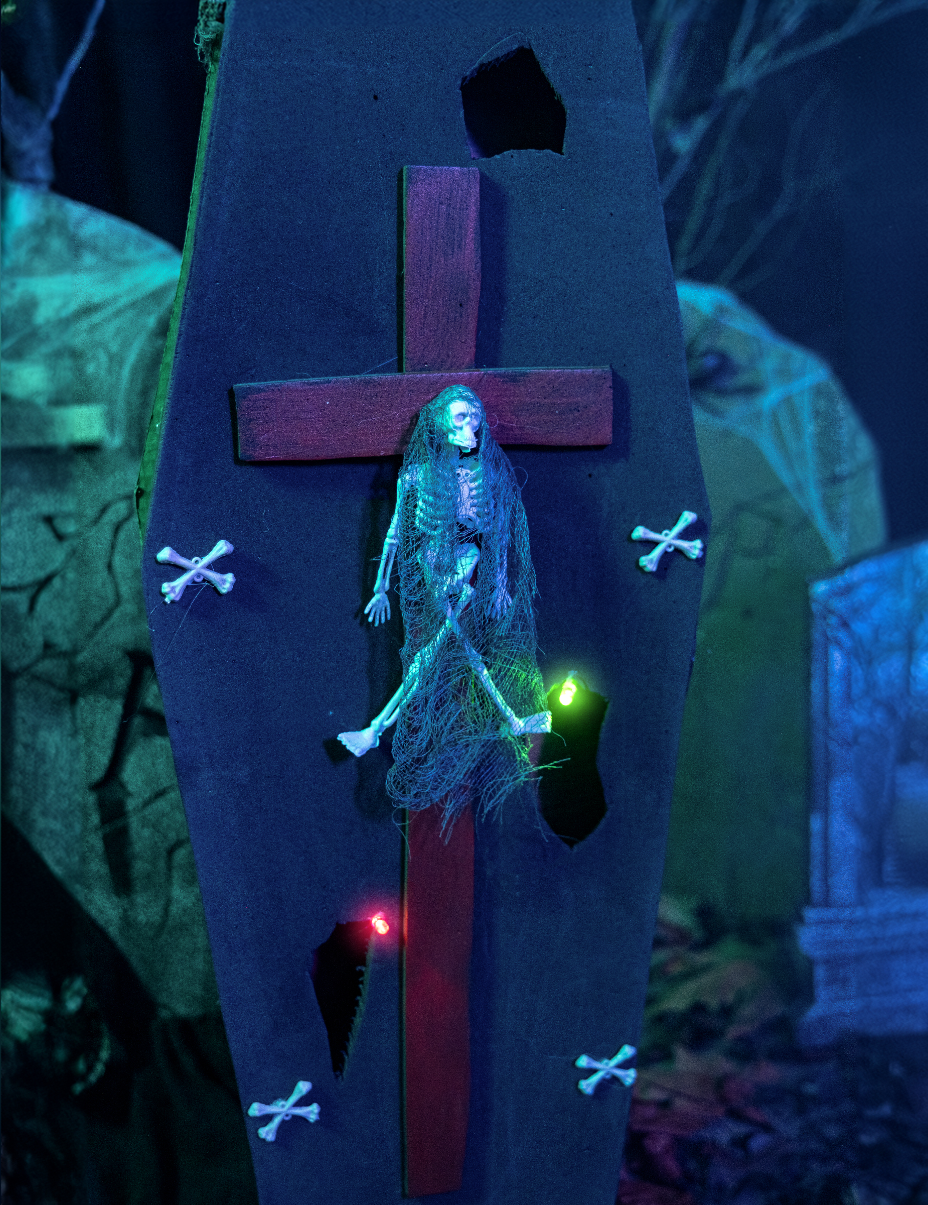 cercueil-avec-croix-71-cm-halloween_230054_4