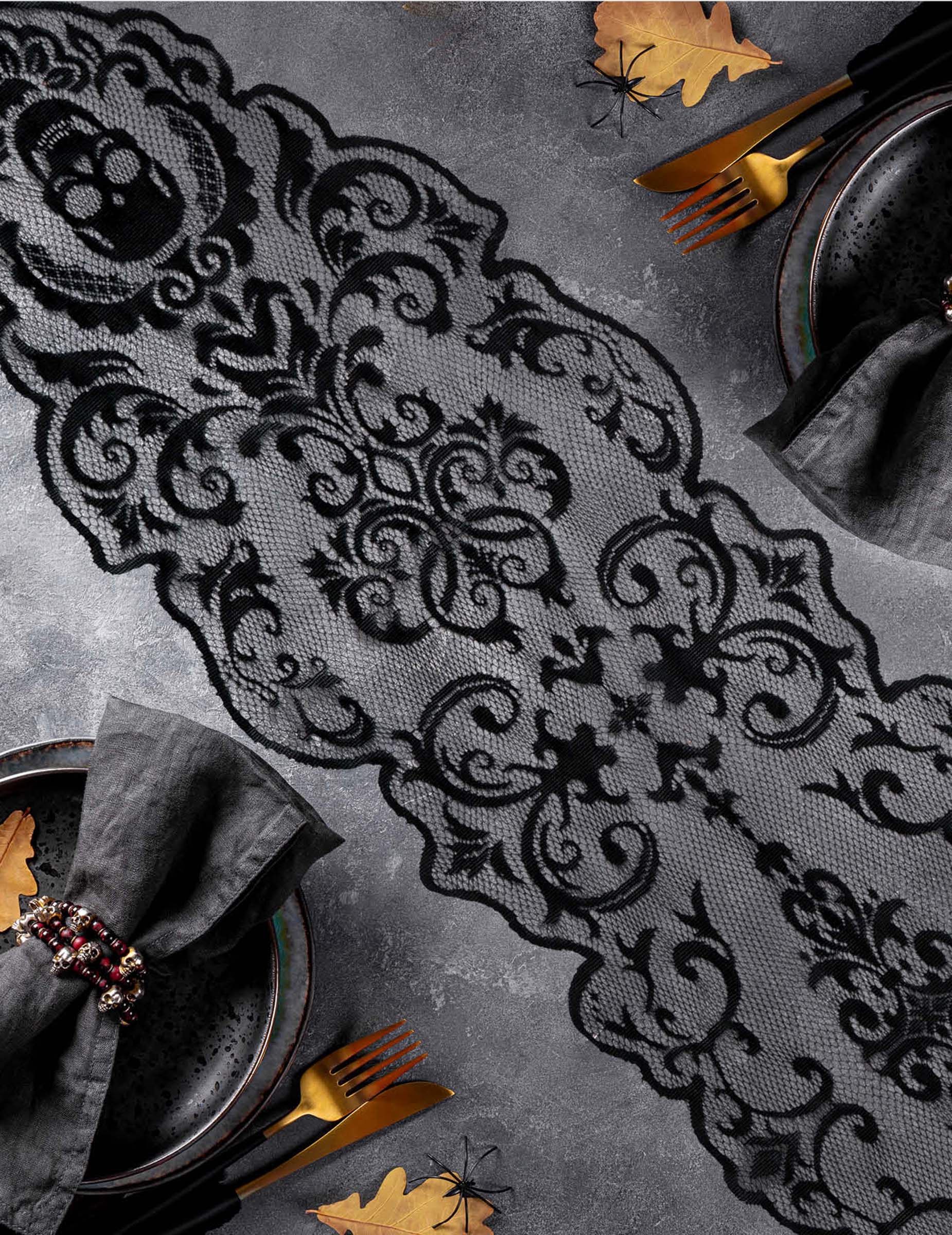 chemin-de-table-maison-hantee-en-dentelle_343793