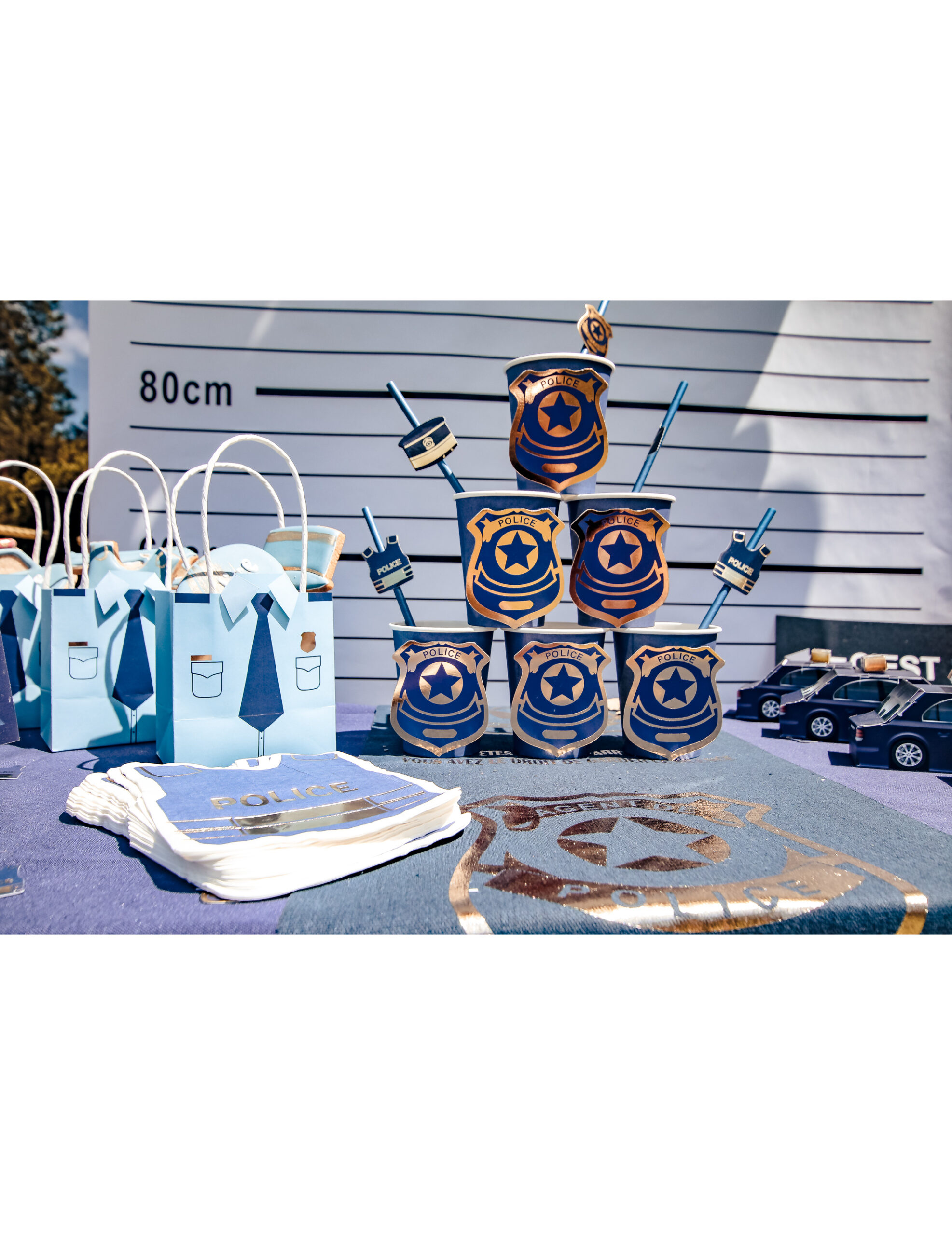 16-serviettes-en-papier-marine-et-or-police-32-x-26-cm_338981