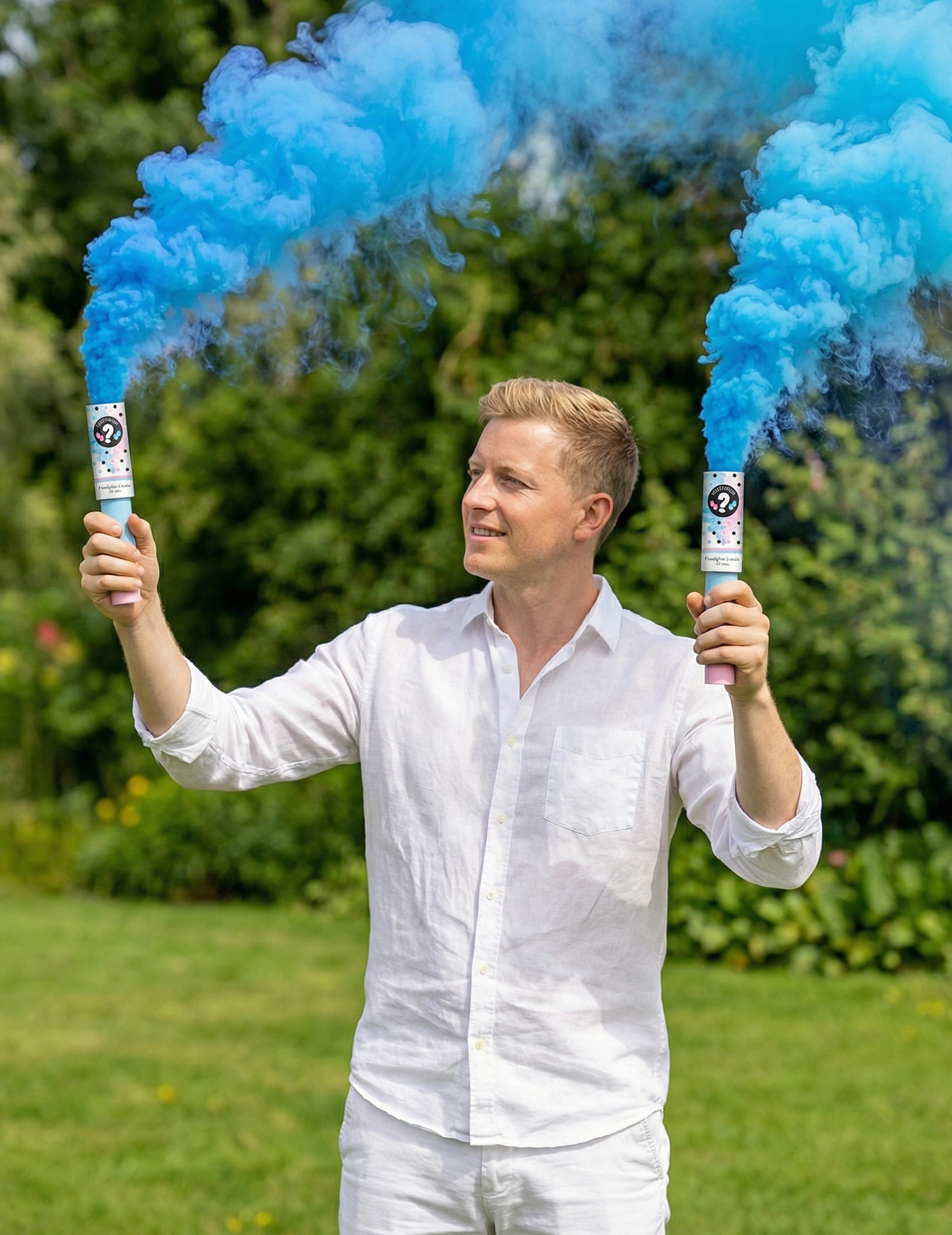 2-fumigenes-a-main-bleus-45-secondes-gender-reveal_348171_4