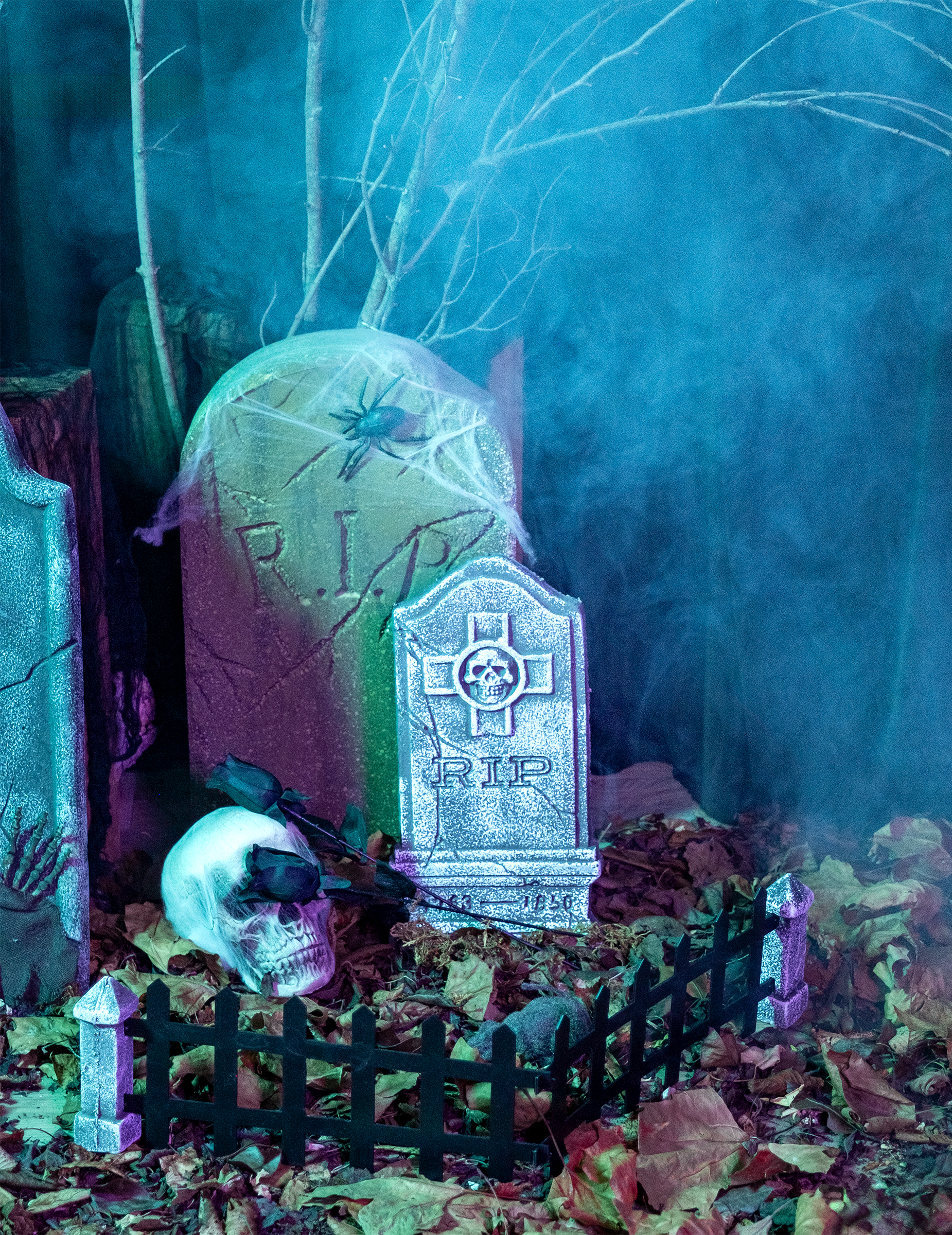 decorations-21-pieces-squelette-et-pierre-tombale-halloween_268784_6