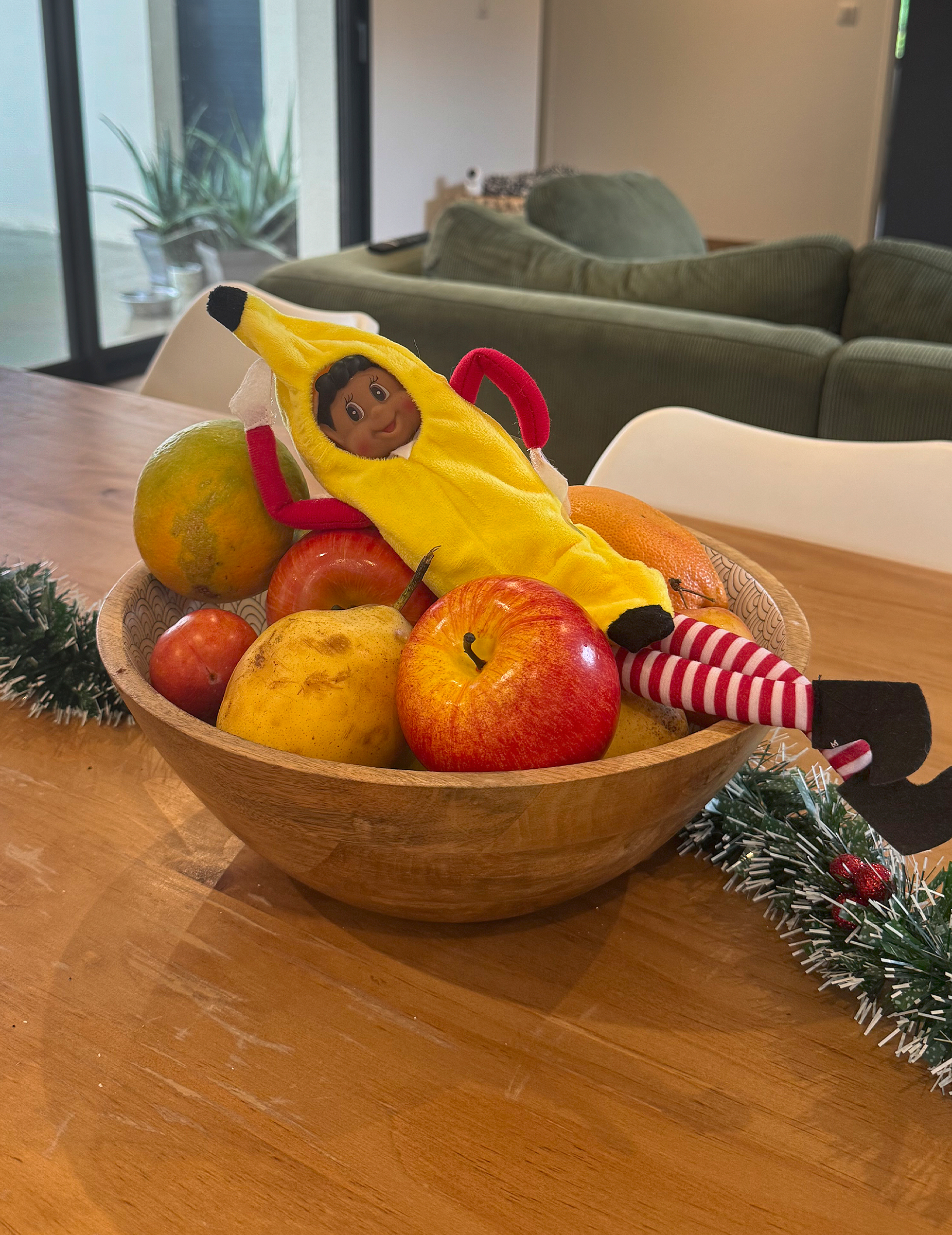 deguisement-banane-pour-poupee-lutin-farceur_347925_2