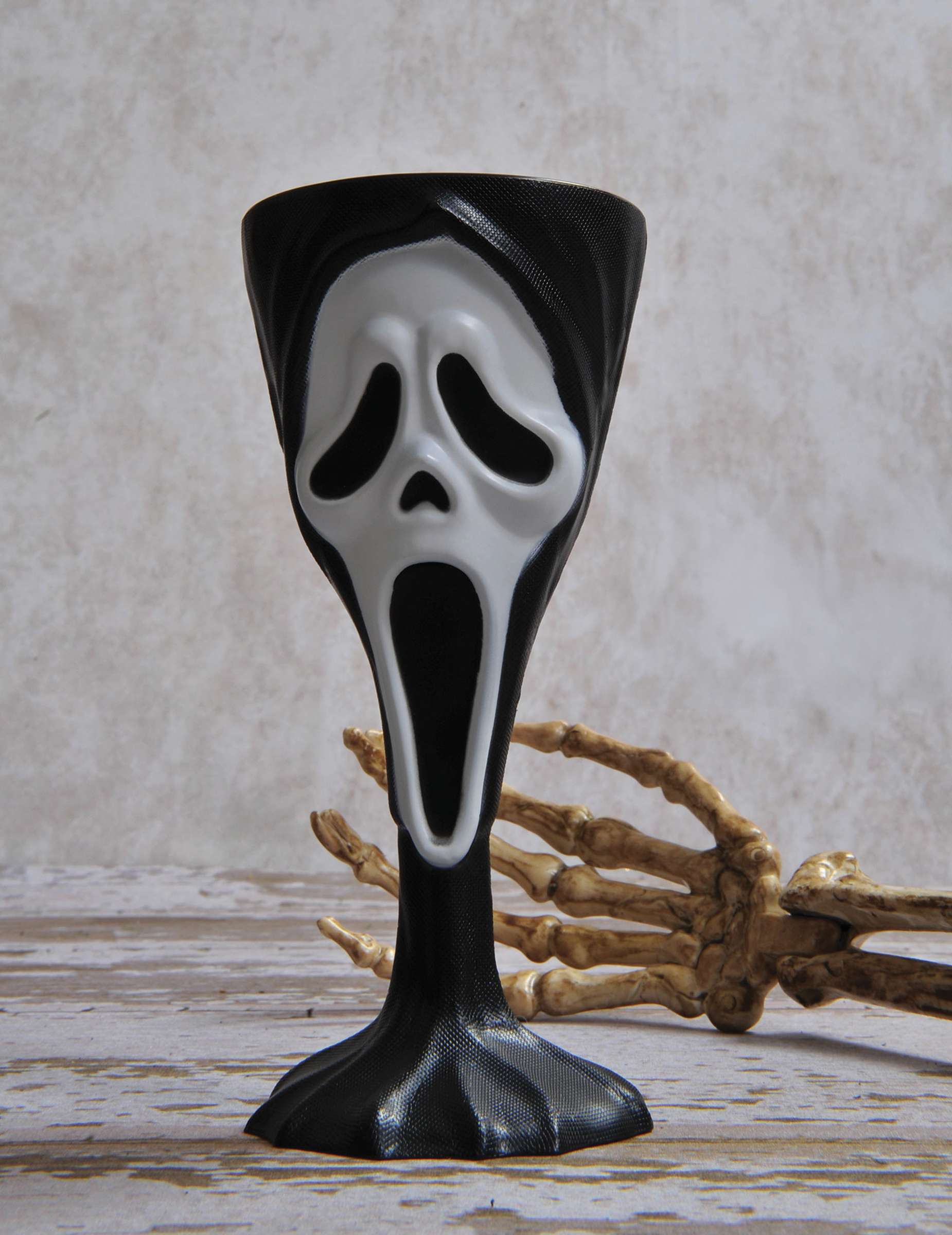 verre-a-pied-scream_348637_1
